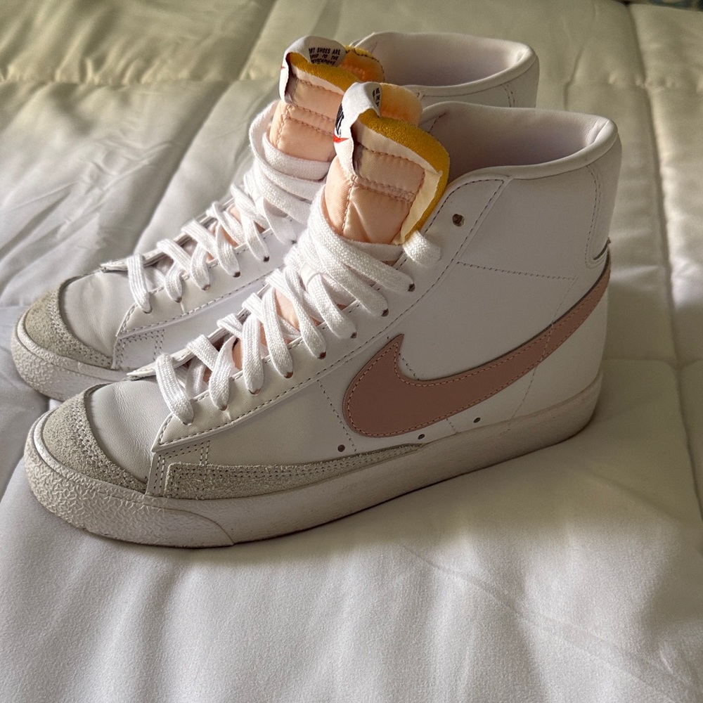 Nike Women's Blazer Mid ‘77 white/pink Sneaker